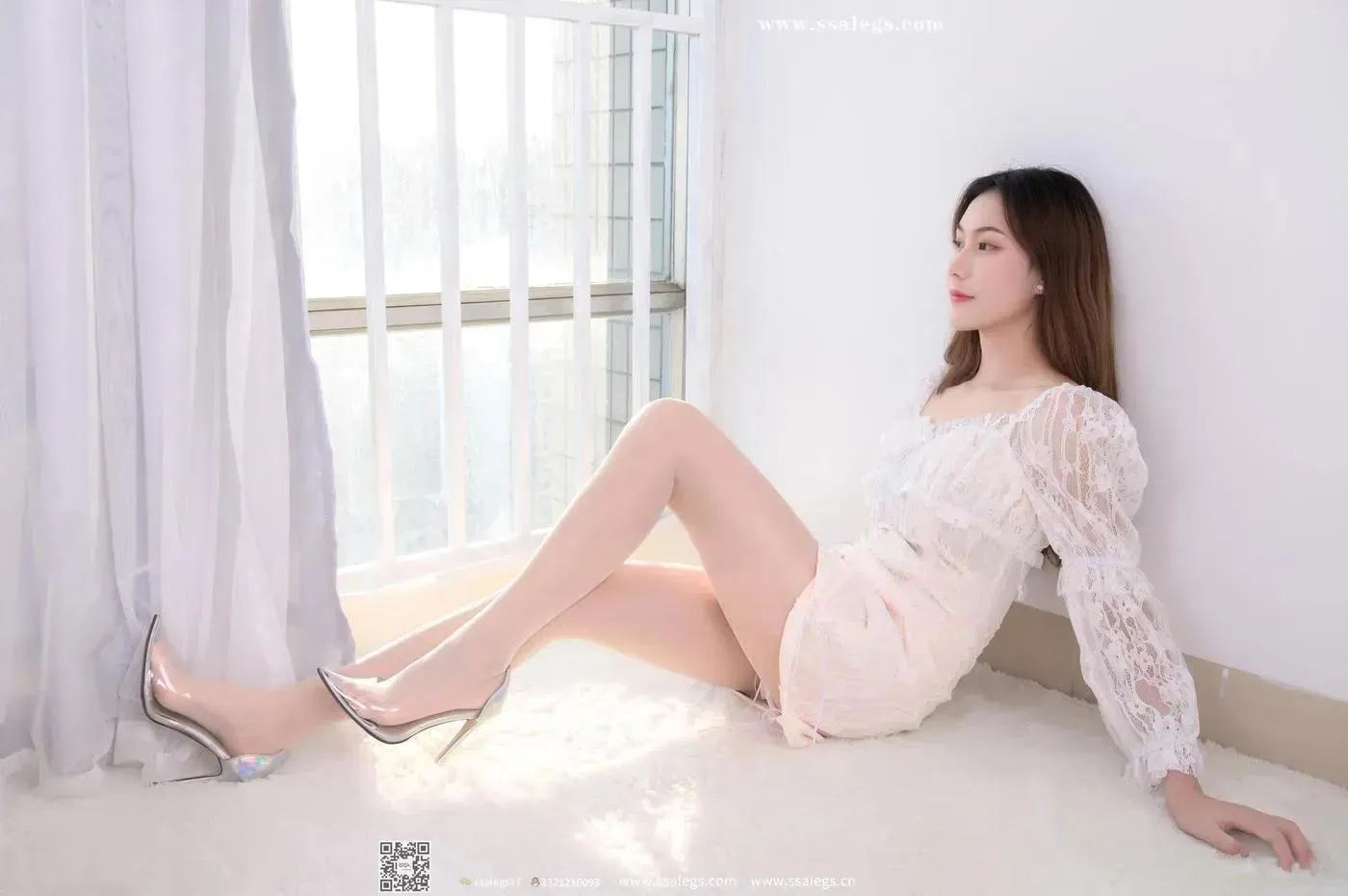 [SSA丝社]超清写真 NO.401 素素阳光明媚的窗边亮闪闪开档肉丝(上) [67P]插图3